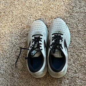 Brooks Black and White Athletic Shoes with Breathable Mesh and Low-Top Design